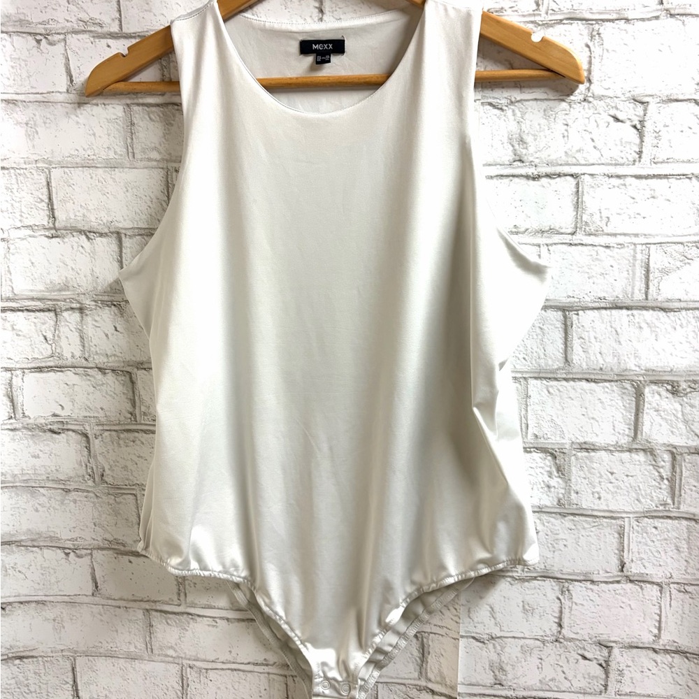 Ivory Scoop Neck Sleeveless Bodysuit